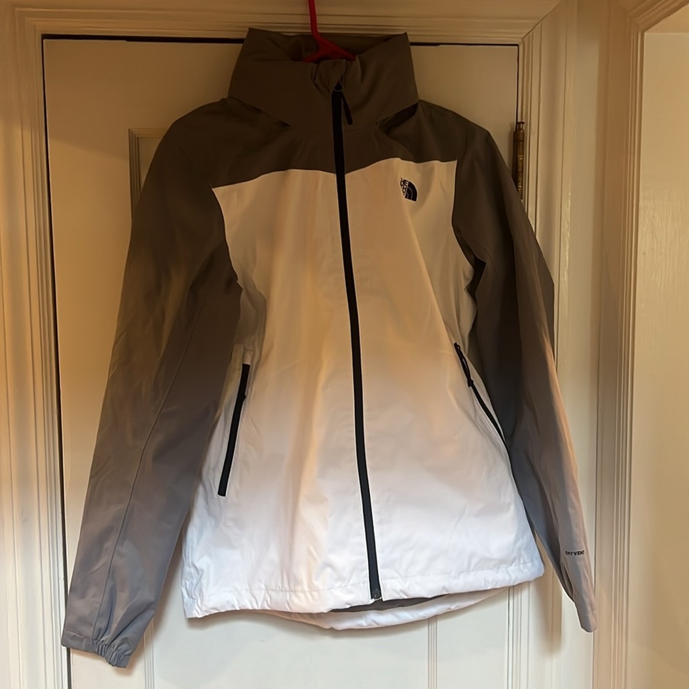 White And Grey Northface Jacket - image 4